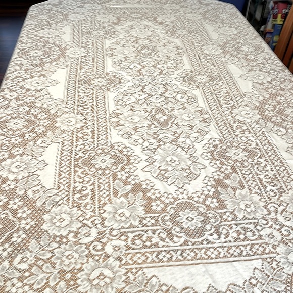 Quaker lace tablecloth - Picture 2 of 4
